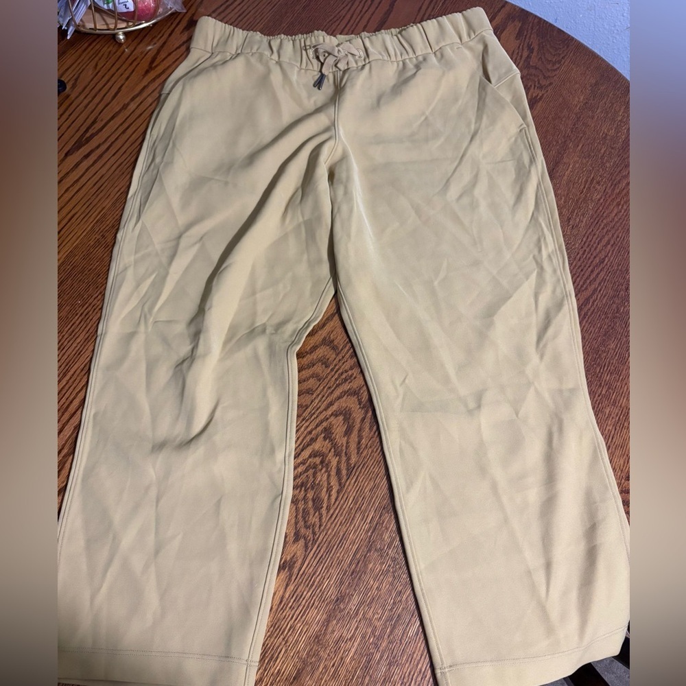 Lululemon women Tan Pants like new! Size 10